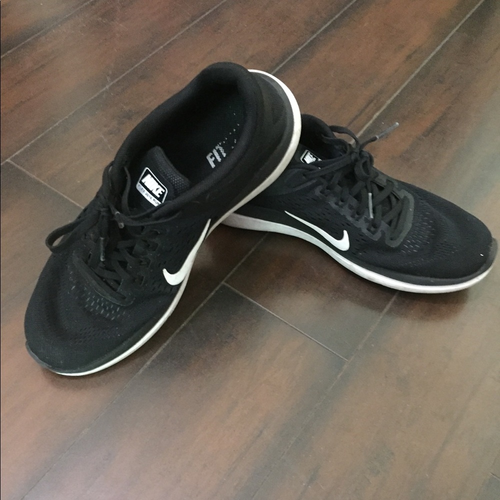 Black Nike Flex Run 2016